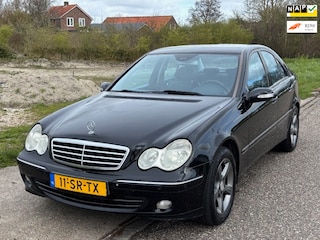 Mercedes-Benz C-klasse 200 K. Avantgarde Automaat ECC Audio-CD/Navigatie Leder/Stof LMV 16" Cruise Dealeronderhoud Apk 02/01/2027