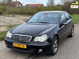 Mercedes-Benz C-klasse 200 K. Avantgarde Automaat ECC Audio-CD/Navigatie Leder/Stof LMV 16" Cruise Dealeronderhoud Apk 02/01/2027