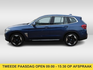 BMW iX3 High Executive 80 kWh / SoH 95,5% / Trekhaak / Panoramadak / Camera / Head-up / 20'' / Leder / Harman Kardon / Navigatie / Memory seats / Dodehoek / DAB / Stoelverwarming / Cruise Control Adaptief