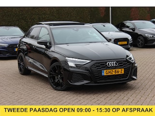 Audi A3 Sportback 45 TFSI e S edition Competition / Trekhaak / Panoramadak / CarPlay / Matrix LED / Keyless / Parkeerhulp V+A / 18'' / Half leder / Navigatie / DAB / Dodehoek / Stoelverwarming / ACC