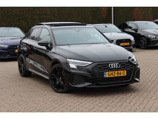 Audi A3 Sportback 45 TFSI e S edition Competition / Trekhaak / Panoramadak / CarPlay / Matrix LED / Keyless / Parkeerhulp V+A / 18'' / Half leder / Navigatie / DAB / Dodehoek / Stoelverwarming / ACC