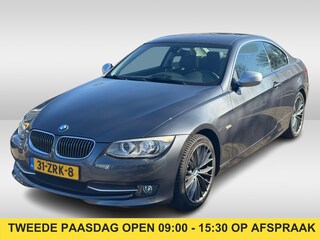 BMW 3-serie Coupé 320i Corporate Lease Mineralgrey Ed. / Leder / Navigatie / 18'' / Parkeerhulp achter / Sportstoelen / Stoelverwarming / Cruise Control / Audio Premium