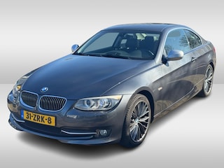 BMW 3-serie Coupé 320i Corporate Lease Mineralgrey Ed. / Leder / Navigatie / 18'' / Parkeerhulp achter / Sportstoelen / Stoelverwarming / Cruise Control / Audio Premium