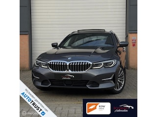 BMW 3-serie Touring 330e High Executive / PANO / TRKHAAK