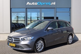 Mercedes-Benz B180 Premium Plus AUTOMAAT, NAVI, Camera, Trekhaak, half Leder