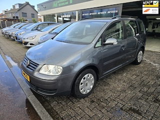 Volkswagen Touran 1.6-16V FSI | AUTOMAAT | NW APK | TREKHAAK | CRUISE | 12MND GARANTIE |
