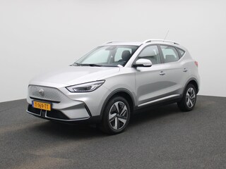 MG ZS EV Standard Range Comfort 50 kWh | Climate Control / ECC | Cruise control Standaard | Connectiviteit af fabriek | Navigatie | Stoelverwarming | LED koplampen | Park Distance Control achter | Achteruitrijcamera | Dakrailing |
