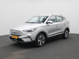 MG ZS EV Standard Range Comfort 50 kWh | Climate Control / ECC | Cruise control Standaard | Connectiviteit af fabriek | Navigatie | Stoelverwarming | LED koplampen | Park Distance Control achter | Achteruitrijcamera | Dakrailing |