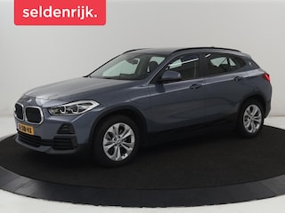 BMW X2 xDrive25e High Executive | Head-Up | Leder | Sportstoelen | Stoelverwarming | Park Assist | Navigatie | Full LED | Climate control | Bluetooth | Cruise control | Individual Storm Bay Metallic