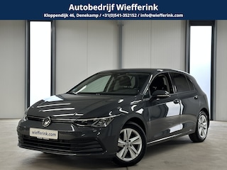 Volkswagen Golf 1.5 TSI Life 150 pk | Navi | PDC | Winter pakket | Trekhaak |