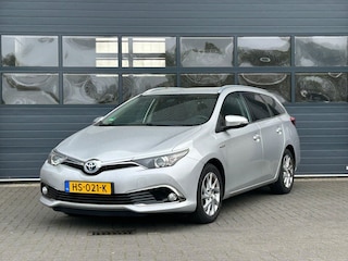 Toyota Auris TOURING SPORTS 1.8 HYBRID EXECUTIVE I 2E PAASDAG OPEN I AUTOMAAT I TREKHAAK I P-CAMERA I CLIMATE CONTROL