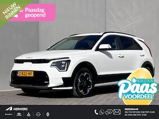 Kia Niro DynamicPlusLine 64.8 kWh / Fabrieksgarantie van 7 jaar mogelijk < 150.000km / Accu SoH 100% / Schuifdak / Leder / HUD / CCS snel laden / Elektr. klep / Camera / Stuur- en stoelverwarming / Navigatie / Apple Carplay Android / 17" LM wielen /