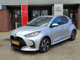Toyota Yaris 1.5 Hybrid 115 DYNAMIC NL-AUTO STOEL/STUURVERW BLIND SPOT PARK-SENSOREN NAVI CAMERA CLIMA AD-CRUISE APPLE/ANDROID KEYLESS 16'' LM-VELGEN