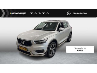 Volvo XC40 1.5 T3 Momentum | Navigatie | Achteruitrijcamera | Trekhaak | Panoramadak | Stoelverwarming | Lichtmetalen Velgen | Parkeersensoren