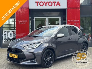 Toyota Yaris 1.5 Hybrid Executive PARKEERSENSOREN V+A BLINDSPOT 17ÍNCH LICHTMETAAL STOELVERWARM. HEAD UP DISPLAY