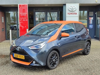 Toyota Aygo JBL 5-DEURS CLIMA APPLE/ANDROID JBL-AUDIO CAMERA LED LM-VELGEN BLUETOOTH PRIVACY GLASS