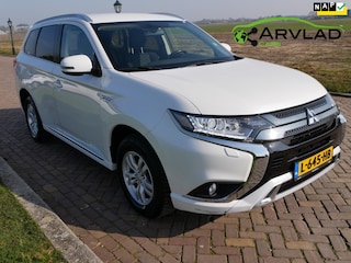 Mitsubishi Outlander 2.4 PHEV Pure ** 11999 NETTO **