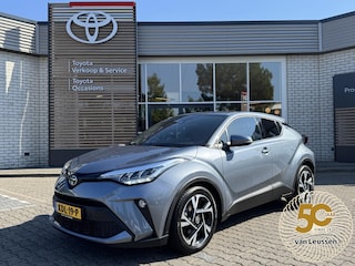 Toyota C-HR 1.8 HYBRID STYLE STOELVERW BLIND-SPOT PARK-SENSOREN NAVI APPLE/ANDROID KEYLESS 18" LM-VELGEN ALL-SEASONS
