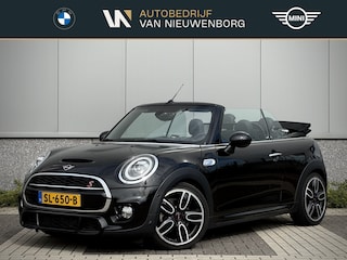 Mini Mini Cabrio 2.0 192 pk John Cooper Works YOURS Lederen Sportstoelen | Achteruitrijcamera | Apple Carplay | Keyless Entry | 18 inch JCW L.M. Velgen | Origin. NL 2e Eign. Dealer O.H.