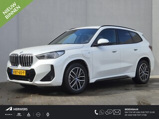 BMW X1 xDrive25e M-Sport Automaat / Accu SOH 96,33% / Trekgewicht 1.700 kg / Stuur- & Stoelverwarming / elektrisch achterklep / Apple Carplay Android Auto / Harman Kardon Audio Systeem / Achteruitrijcamera / cruise control adaptief /