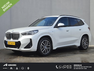 BMW X1 xDrive25e M-Sport Automaat / Accu SOH 96,33% / Trekgewicht 1.700 kg / Stuur- & Stoelverwarming / elektrisch achterklep / Apple Carplay Android Auto / Harman Kardon Audio Systeem / Achteruitrijcamera / cruise control adaptief /