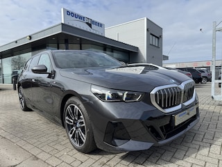 BMW 5-serie Touring 530e xDrive M Sport Trekhaak | Stuurverw. | Harman Kardon | Adapt. Cruise