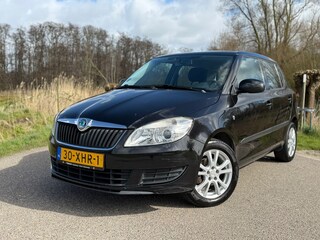 Skoda Fabia 1.4-16V Ambition Business Line / Airco / Voorstoelen Verwarmd / Radio-CD / Elektrische Ramen Voor /