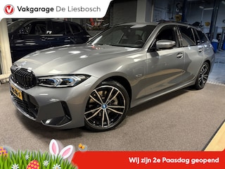 BMW 3-serie Touring 330e xDrive M-pakket facelift / Panorama-dak / head-up / 360 camera / Harman-Kardon