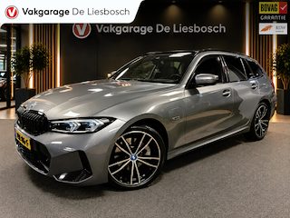 BMW 3-serie Touring 330e xDrive M-pakket facelift / Panorama-dak / head-up / 360 camera / Harman-Kardon