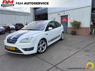 Ford Focus 2.5-20V ST Distributie, koppeling, banden remmen zijn vervangen!