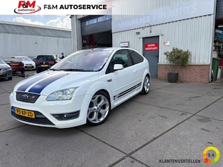 Ford Focus 2.5-20V ST Distributie, koppeling, banden remmen zijn vervangen!