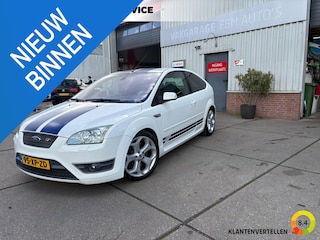 Ford Focus 2.5-20V ST Distributie, koppeling, banden remmen zijn vervangen!