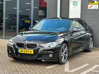 BMW 330e/M-PAKKET/PANO-DAK/XENON/DERLONDERHOUDEN/NL-AUTO NAP!!