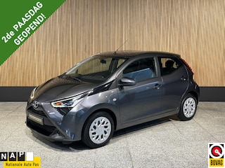 Toyota Aygo 1.0 VVT-i x-play NL auto | Navi | Camera | LED verlichting