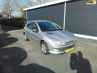 Peugeot 206 1.4 Air-line 3 AIRCO 5 drs Zeer lux,s NL auto 120 000 km nap