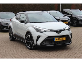 Toyota C-HR 1.8 Hybrid GR-Sport / Camera / JBL / Keyless / Leder&Alcantara / 19'' / CarPlay / Navigatie / Stoelverwarming / Dodehoek / DAB / ACC