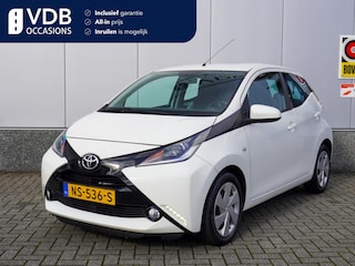 Toyota Aygo 1.0 VVT-i x-play Navigatie | Camera | Airco | NAP