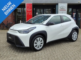 Toyota Aygo Hybrid 115 play NIEUW DIRECT LEVERBAAR! CLIMA AD-CRUISE CAMERA APPLE/ANDROID EL-RAMEN/SPIEGELS