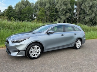 Kia Ceed Sw 1.0 T-GDi 120pk DynamicLine | Apple CarPlay / Android auto | Navigatie | Climate control | Cruise control | All season banden | NAP | Rijklaar prijs!