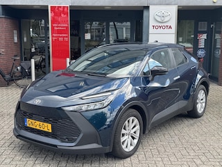 Toyota C-HR 1.8 HYBRID 140 4S-BANDEN CAMERA APPLE/ANDROID BLIND-SPOT AD-CRUISE 17'' LM-VELGEN NL-AUTO CLIMA BLUETOOTH