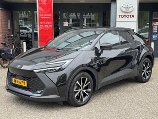 Toyota C-HR 1.8 HYBRID 140 FIRST-EDITION STOEL/STUURVERW 4S-BANDEN BLIND SPOT EL-ACHTERKLEP PARK-SENSOREN CAMERA NAVI APPLE/ANDROID KEYLESS LED 18'' LM-VELGEN
