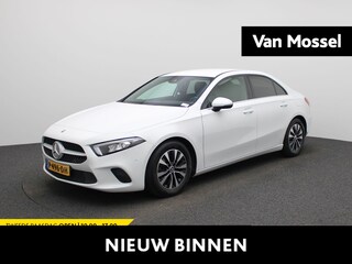 Mercedes-Benz A-klasse 180 Business Solution | Automaat | Trekhaak | Wide Screen | Privacy Glass | Camera | LED Koplampen | Stoelverwarming |