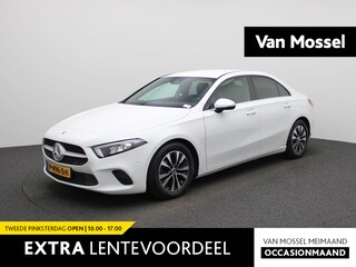 Mercedes-Benz A-klasse 180 Business Solution | Automaat | Trekhaak | Wide Screen | Privacy Glass | Camera | LED Koplampen | Stoelverwarming |