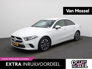 Mercedes-Benz A-klasse 180 Business Solution | Automaat | Trekhaak | Wide Screen | Privacy Glass | Camera | LED Koplampen | Stoelverwarming |