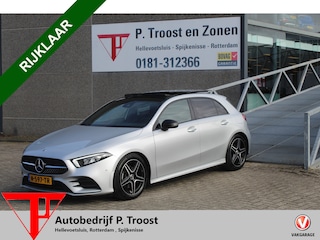 Mercedes-Benz A-klasse 180 AMG Night pakket Panoramadak/Stoelverwarming/Sfeerverlichting/DAB/Achteruitrijcamera/Cruise control 2e Paasdag geopend op Hellevoetsluis & Rotterdam van 12:00 tot 17:00