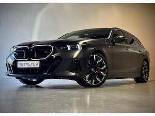 BMW i5 Touring M60 xDrive Panorama dak |Ext./Inter. Carbon | Panoramadak |  Iconic Glow |