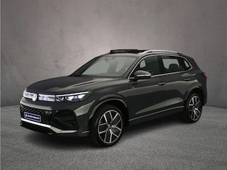 Volkswagen Tiguan R-Line Edition 1.5 TSI eHybrid 272pk DSG Automaat Trekhaak, Panoramadak, Adaptive cruise control, Elektrische achterklep, Achteruitrijcamera