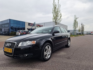 Audi A4 Avant 2.0 TFSIe NAVI PSENSOR 2 X SLEUTELS
