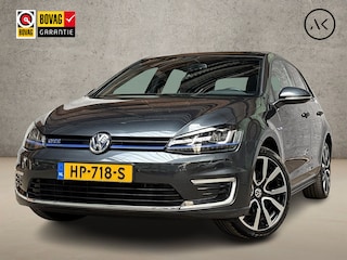 Volkswagen Golf 1.4 TSI GTE 204Pk Automaat (SCHUIFDAK, APPLE CARPLAY, NAVIGATIE, LEDER, KEYLESS, STOELVERWARMING, SPORTSTOELEN, CAMERA, GETINT GLAS, TREKHAAK, NIEUWSTAAT)