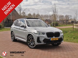 BMW X3 xDrive30e High Executive | M-pakket | Panoramadak | Trekhaak | Sfeerverlichting | 360 Camera | Led Laser |